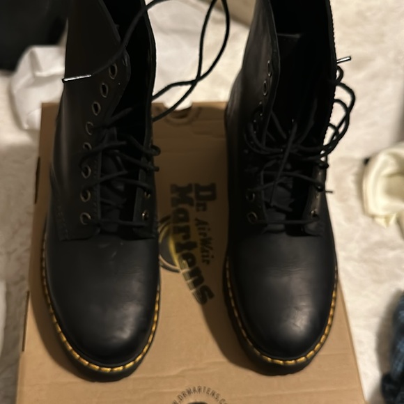 DR. MARTENS
Black Shriver Hi Ankle Boots is size 6 fits 7.5 - Picture 3 of 6